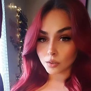 Hi  I'm ivvymera welcome to my closet.